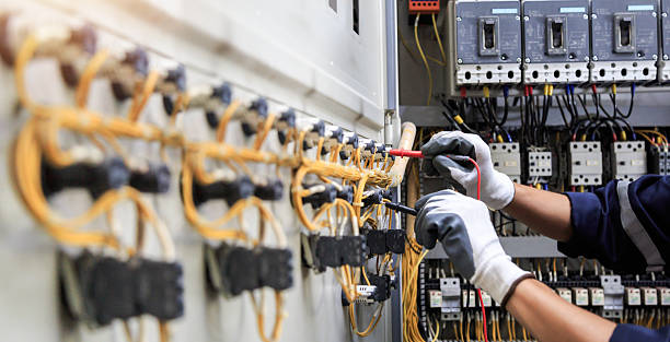 Professional Electrician technician working in Edgewood, WA